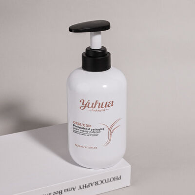 Botol kosmetik PET bulat 500 ml yang terbuat dari bahan daur ulang yang mendukung inisiatif kemasan berkelanjutan dalam kosmetik