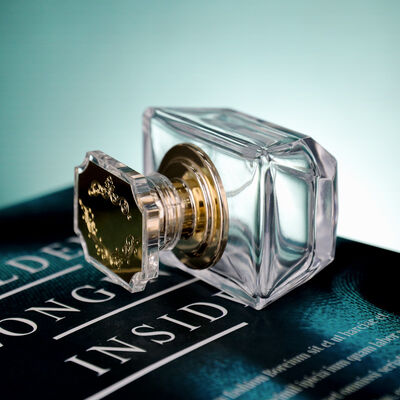 Botol serum minyak OEM yang diterima menampilkan penetes bambu, kemasan emas perak yang dapat disesuaikan untuk minyak esensial kosmetik perawatan kulit