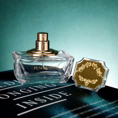 Botol serum minyak OEM yang diterima menampilkan penetes bambu, kemasan emas perak yang dapat disesuaikan untuk minyak esensial kosmetik perawatan kulit